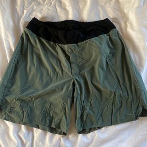 On Running women’s large long running shorts